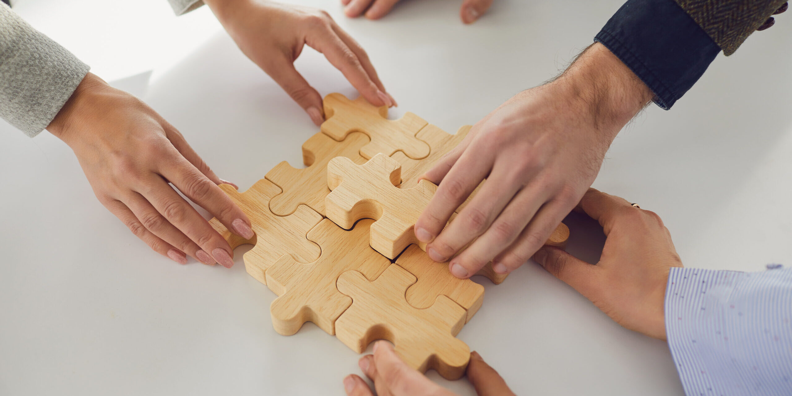 Faceless business people placing puzzles idea together